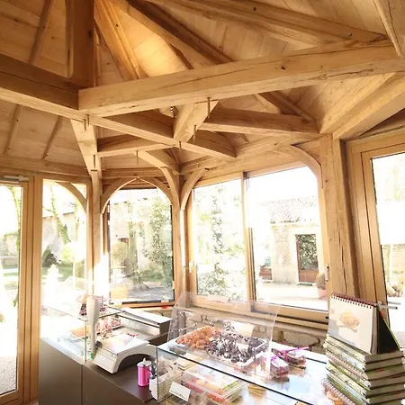 Chambres D'hotes Les Delices De La Roche Nocleg ze śniadaniem *