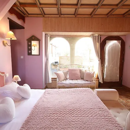 Chambres D'hotes Les Delices De La Roche * Louresse-Rochemenier